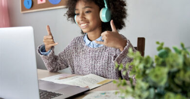 How Virtual Tutoring Keeps Kids’ Education on Track During Long Trips