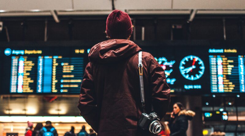 Holiday Travel: US Airports with Longest and Shortest Delays