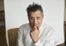 Isaac Mizrahi Serves Up A Holiday Fruitcake at Café Carlyle